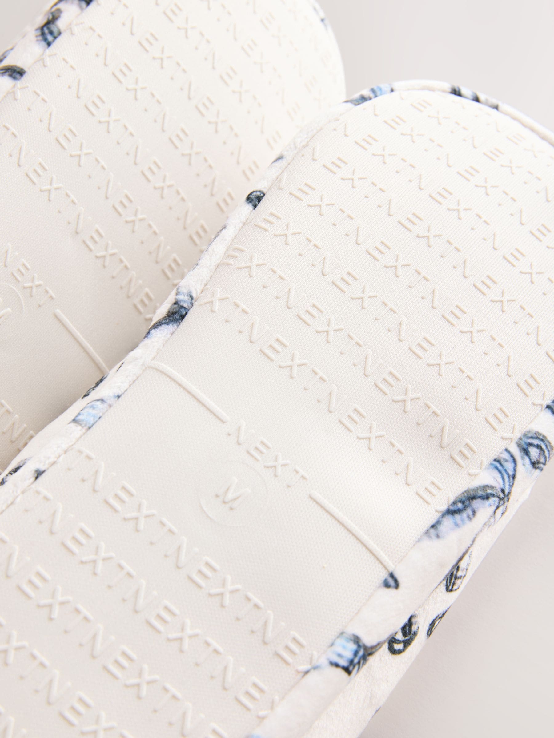 Wit/zwart geborduurde strik - Bow Embroided Borg Mules