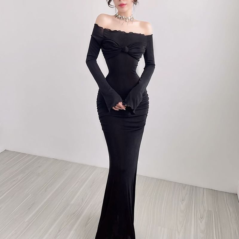 Alizio - Lange mouw off-shoulder effen geknoopte slim-fit maxi bodycon-jurk