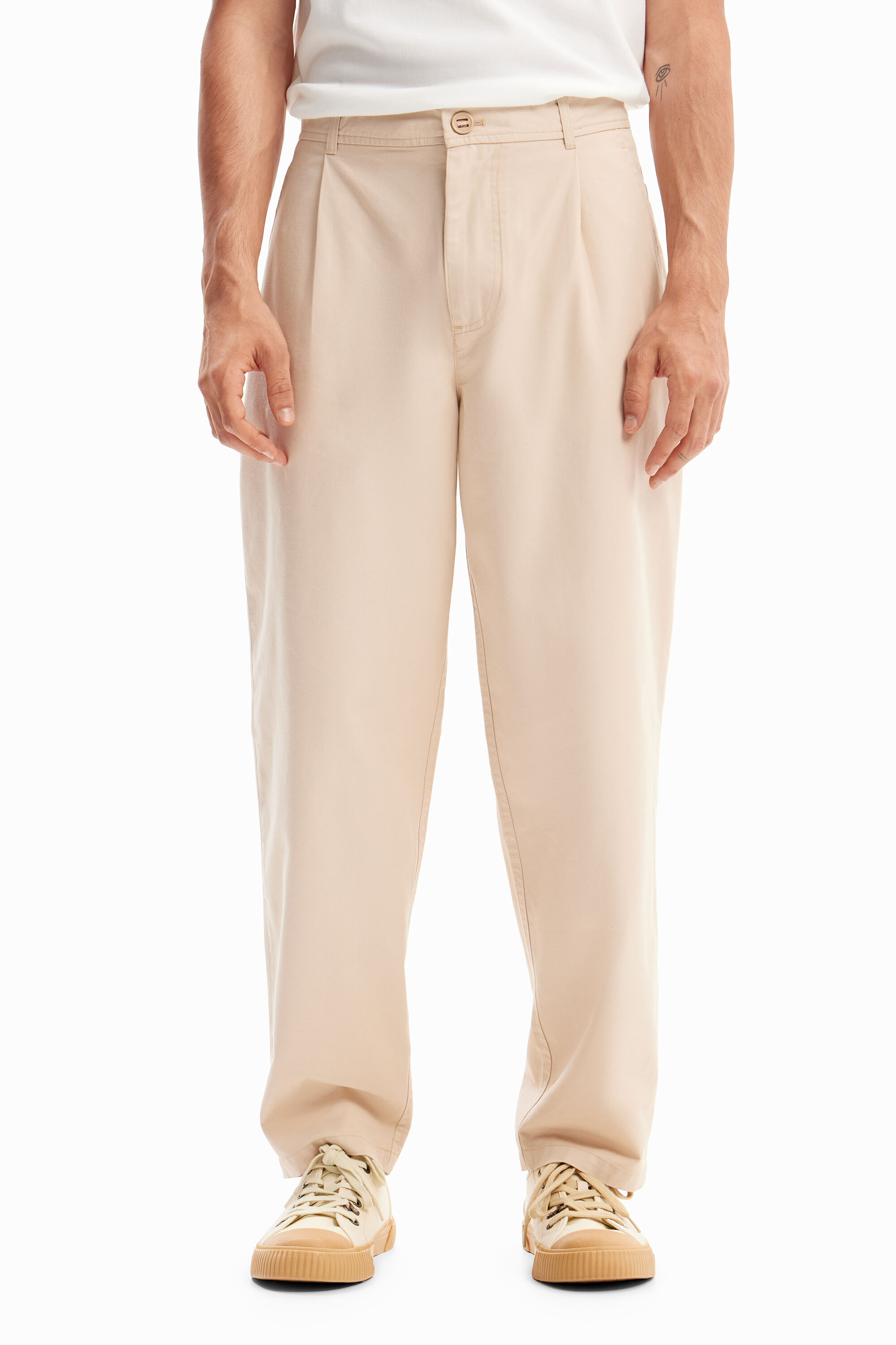 Calça chino afunilada