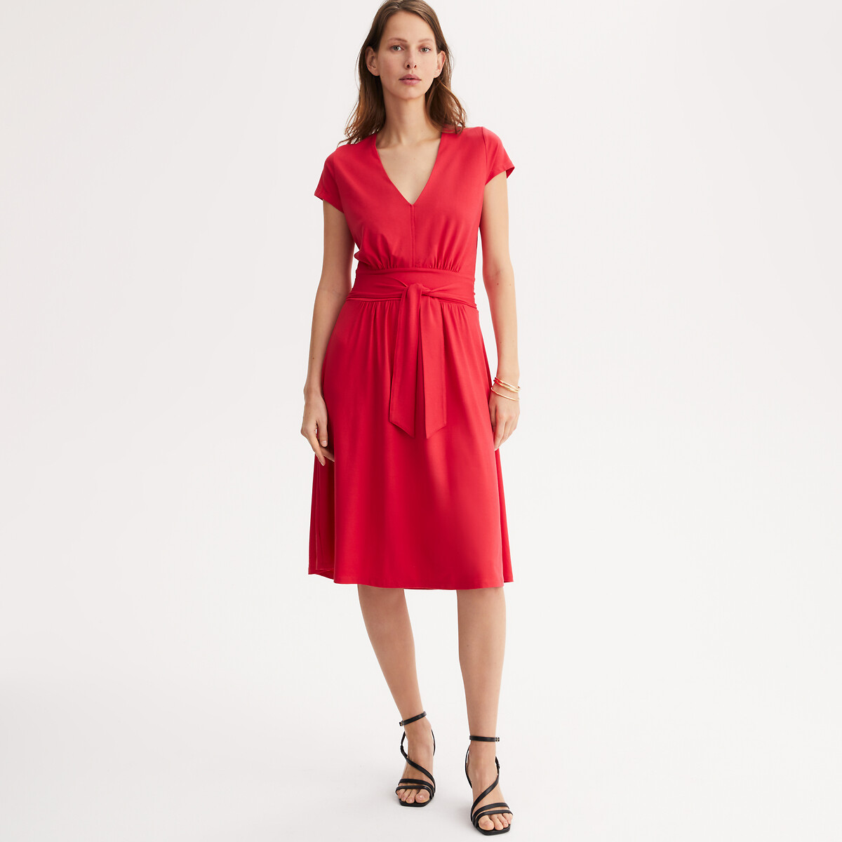 ANNE WEYBURN<br>Vestido midi evasê com mangas curtas