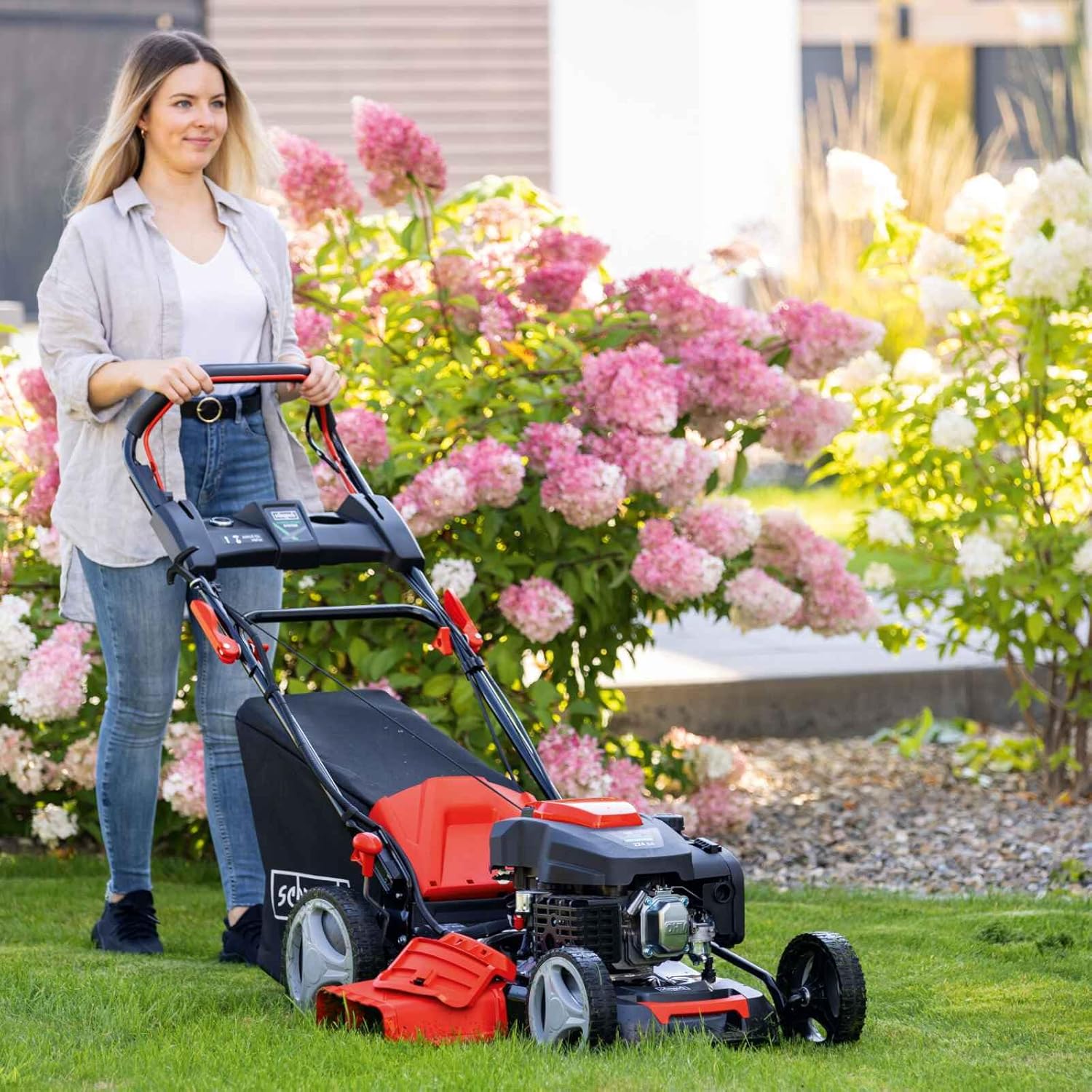 Scheppach Benzin Rasenmäher MS225-53E mit E-Start | Radantrieb | 6PS | 53 cm Schnittbreite | 7-fache Schnitthöhenverstellung | 65 Liter Fangkorb | Reinigungsfunktion | Mulchfunktion | Seitenauswurf