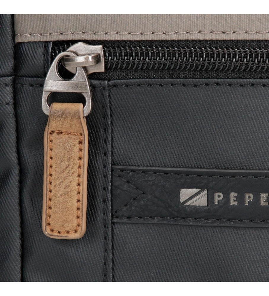 Bolsa de ombro para tablet Pepe Jeans Cardiff com dois compartimentos, preta.