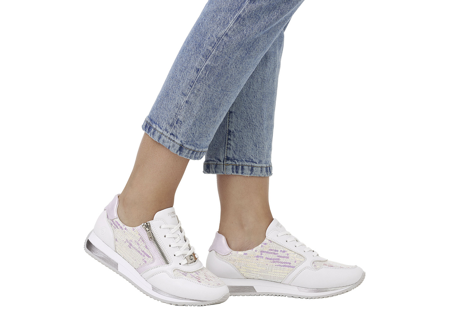 Sneaker in interessant geprägtem Materialmix