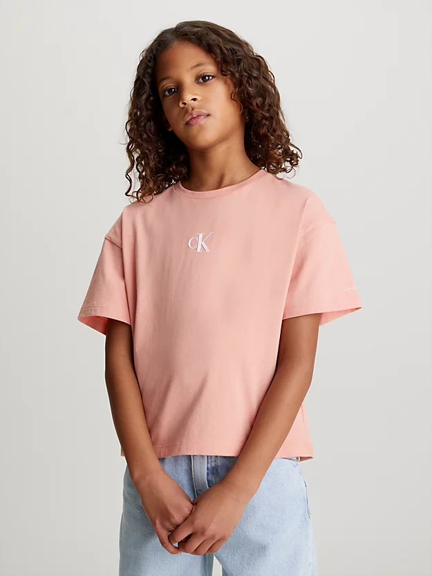 Camiseta com logo de corte quadrado