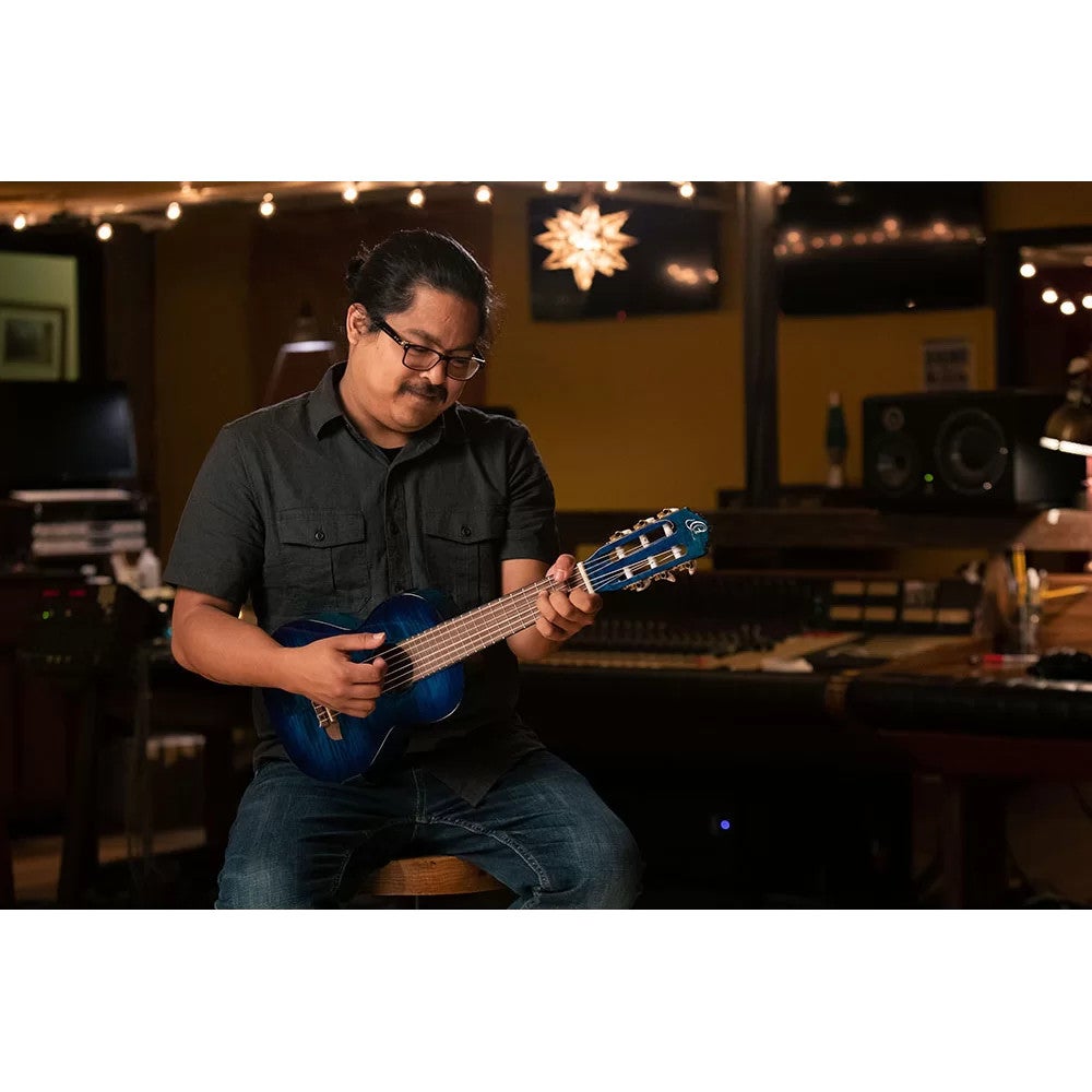 Ortega Mini/Travel Series RGLE18BLF Faded Blue elektrisch-akoestische guitalele met gigbag