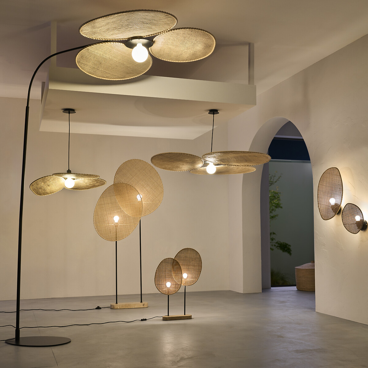 AM.PM<br>Candeeiro de pé em rattan, design E. Gallina, Canopée