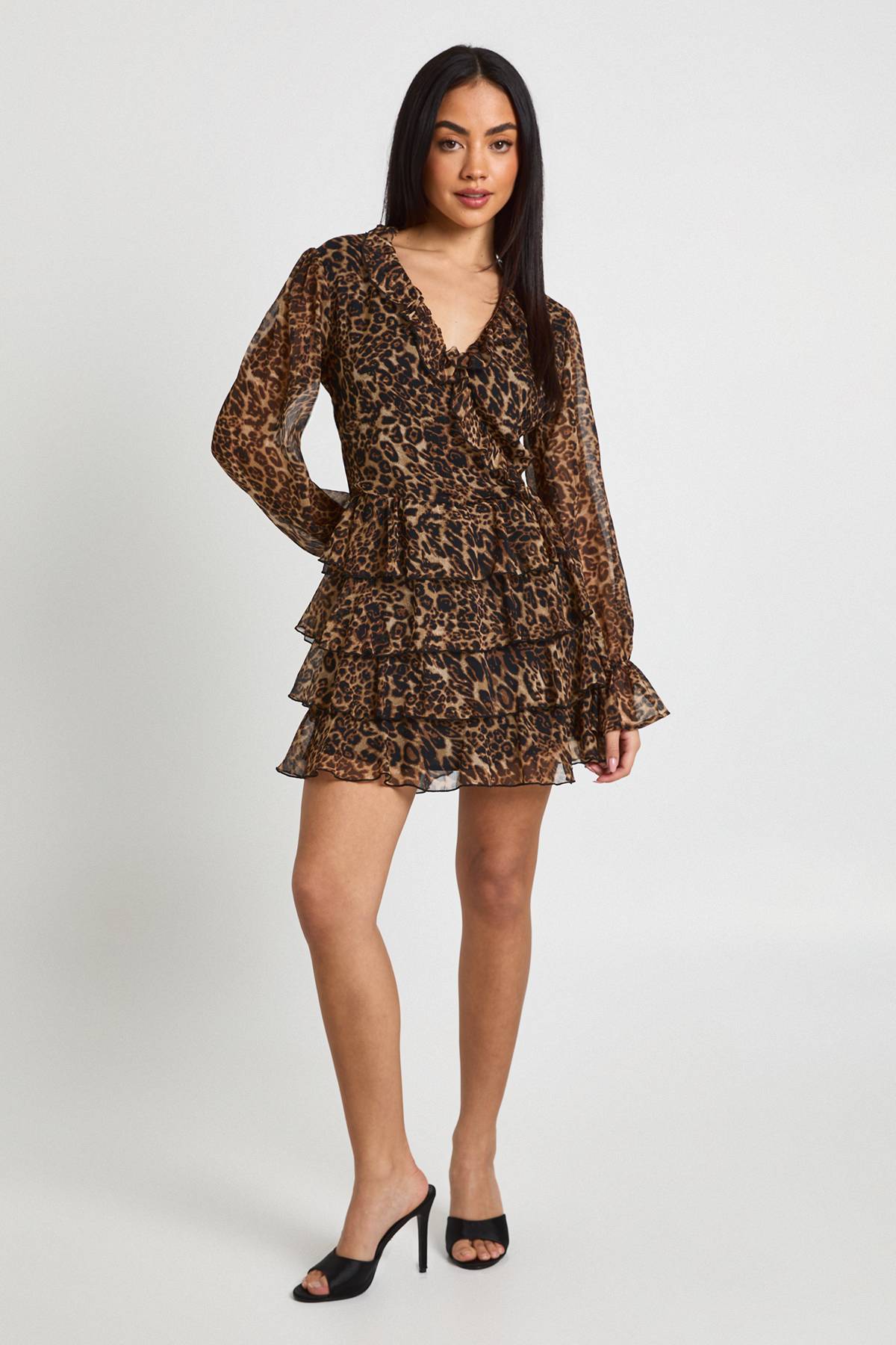 boohoo Robe Courte En Mousseline À Imprimé Léopard Avec Détails À Volants