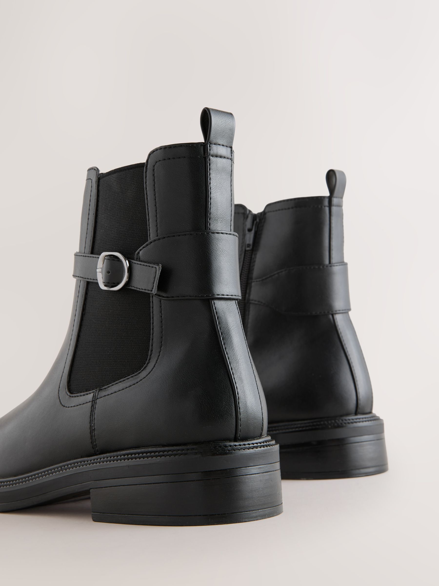 Zwart - Chelsea Boots met gesp