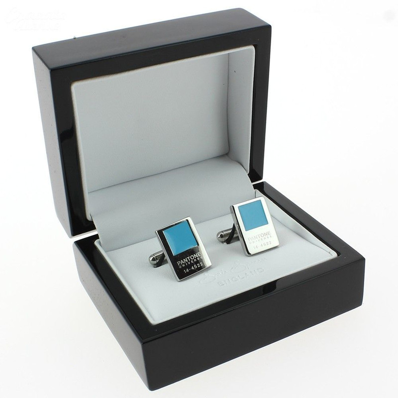 Boutons de manchette, Pantone Bachelour blue