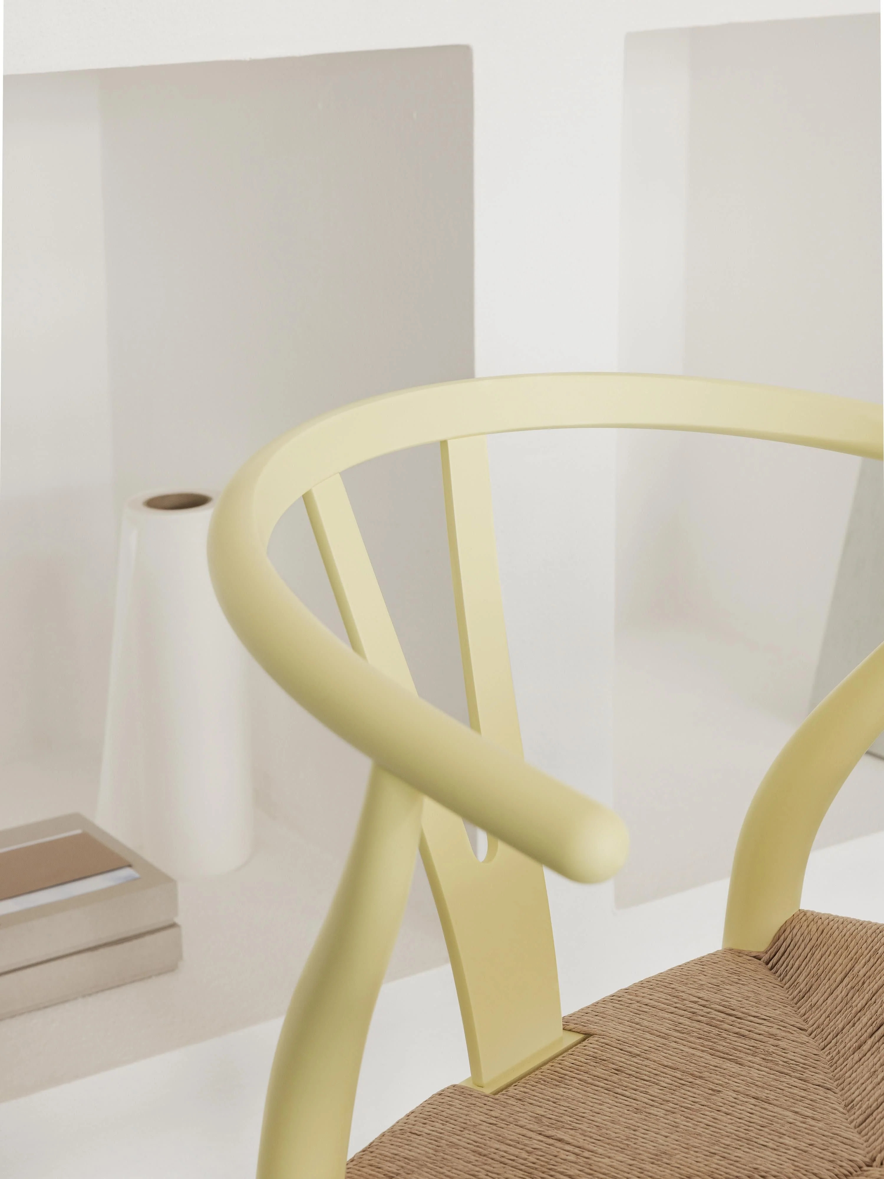 Houten stoel CH24 Wishbone Chair met handgevlochten zitvlak