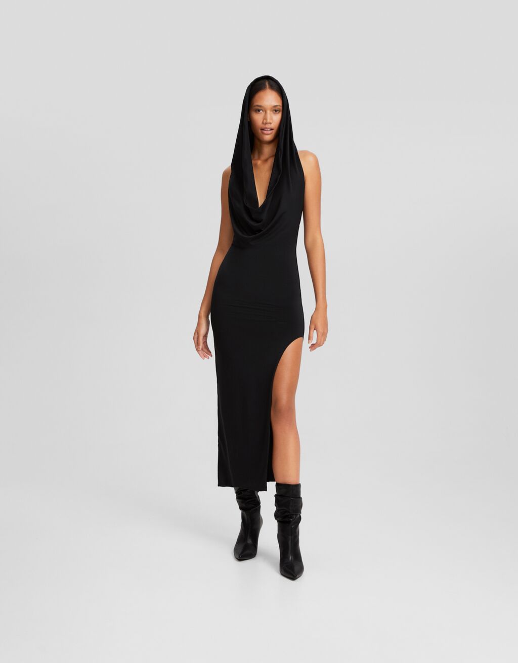 Vestido longo com capuz