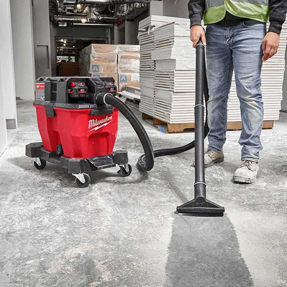 Aspirador de pó e líquidos MILWAUKEE FUEL™ 18V 34L (M18FVC34L0)