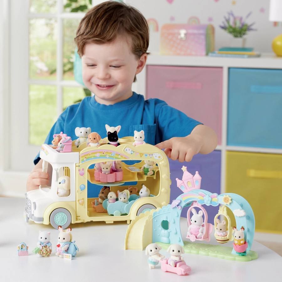 Sylvanian Families® Erlebniskindergarten Schaukel mit Figur