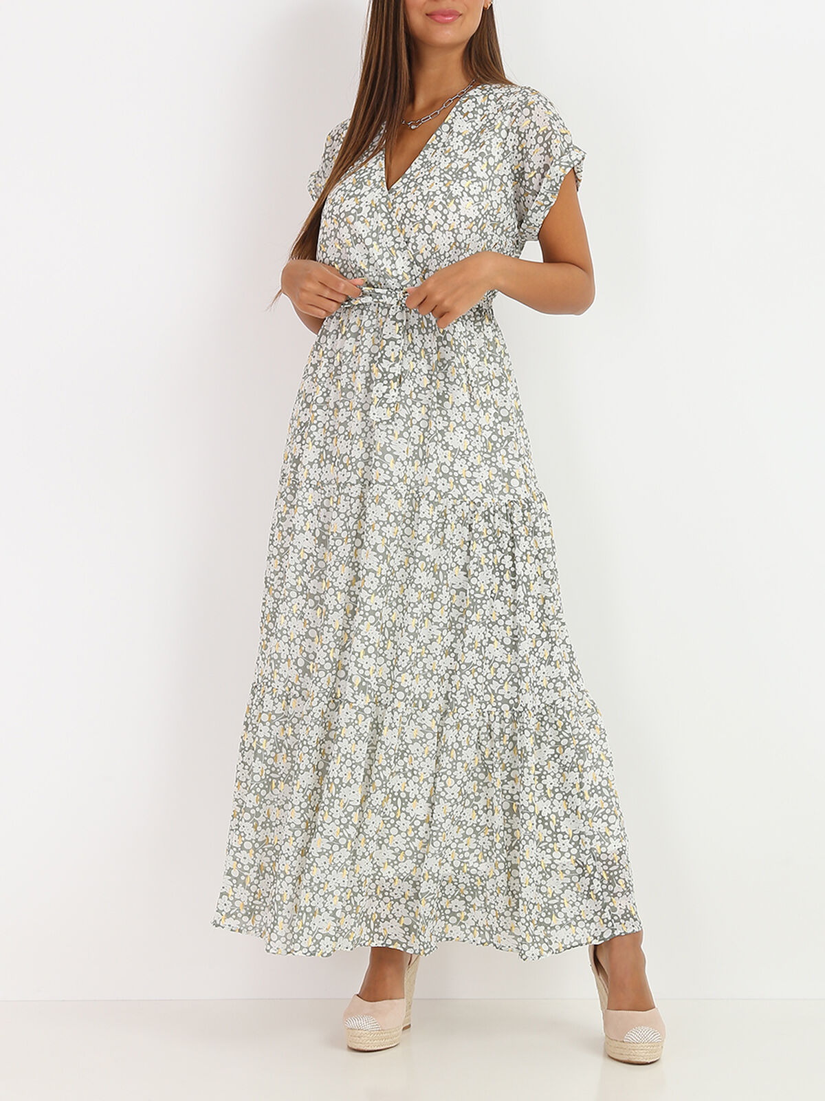 Robe longue à fleurs et détails- Vert clair