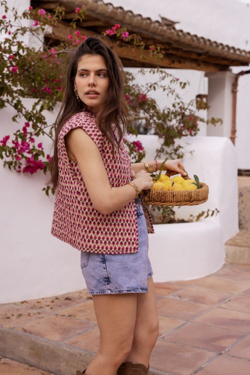 Beige gilet met roze en groene bloemenprint