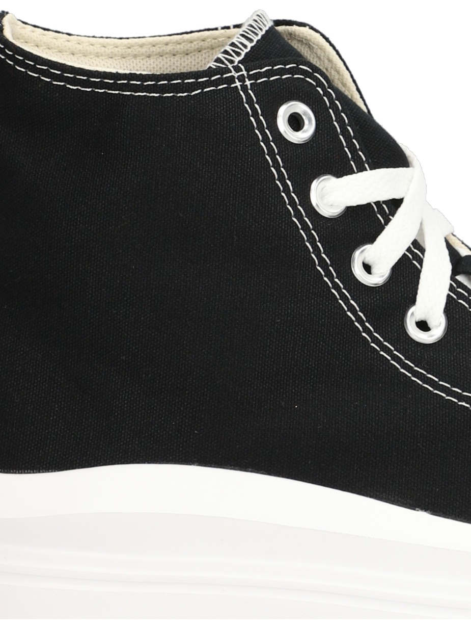CHUCK TAYLOR ALL STAR MOVE
