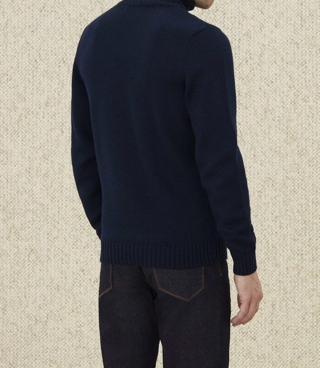 Pull col roulé à torsades marine