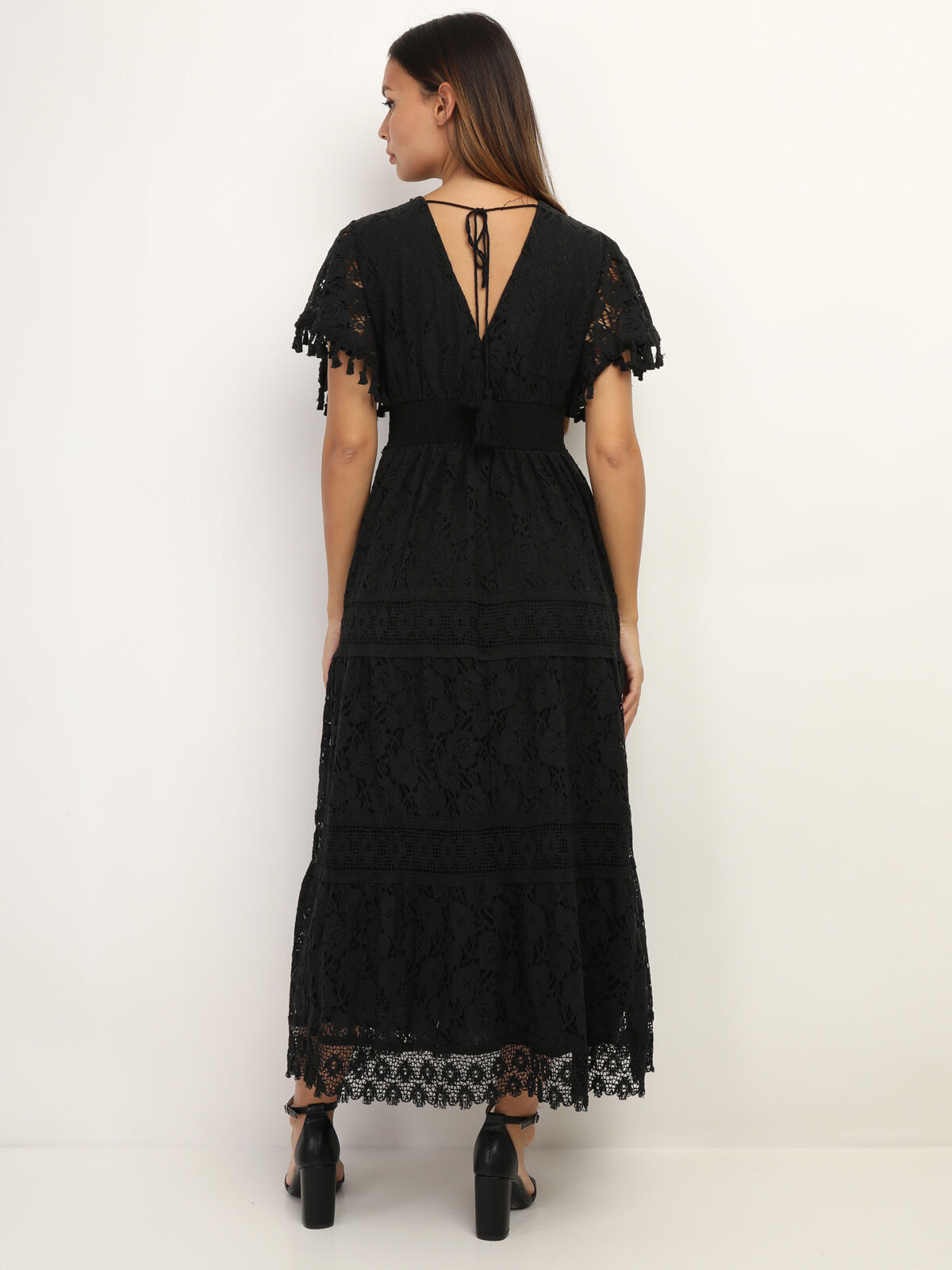 Robe longue en dentelle à pompons- Noir