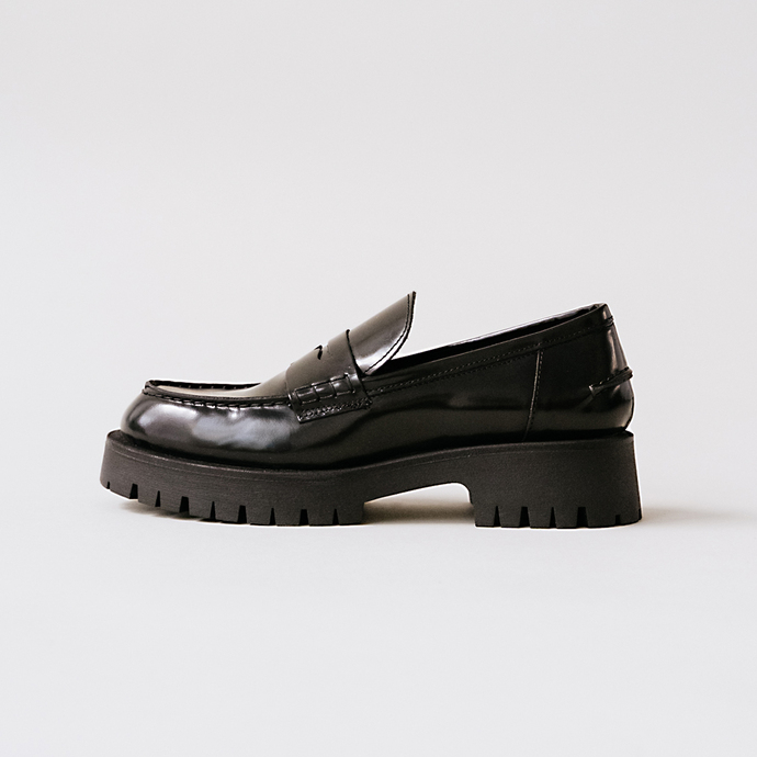 Mocassins à semelles crantées  en cuir glacé noir