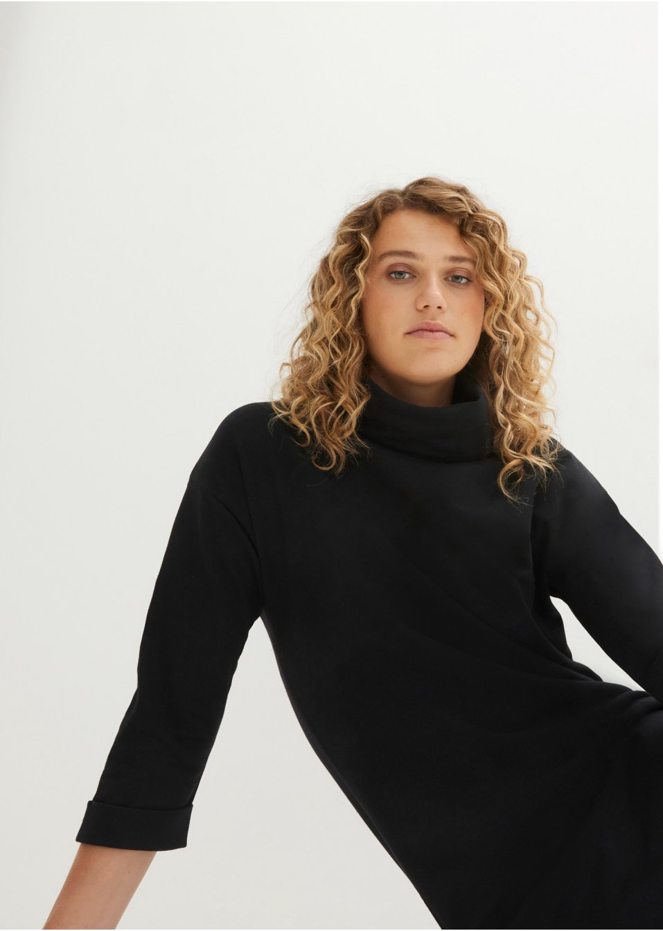 Robe sweat à col ample
