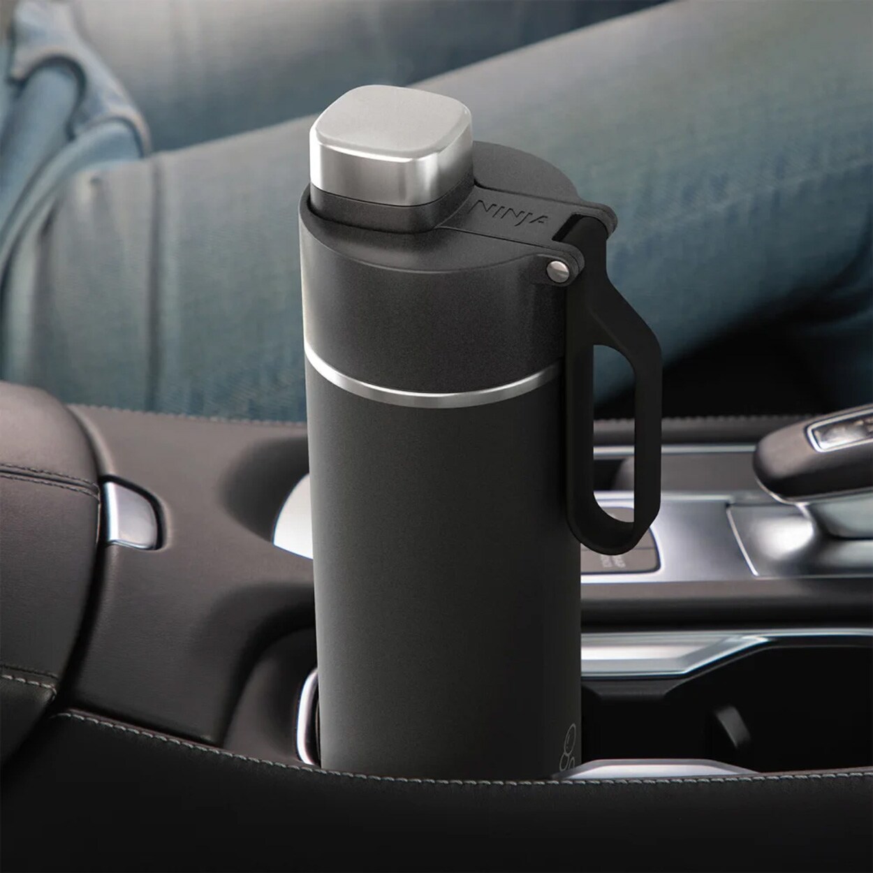 Ninja Thirsti 700 ml weiß Trinkflasche