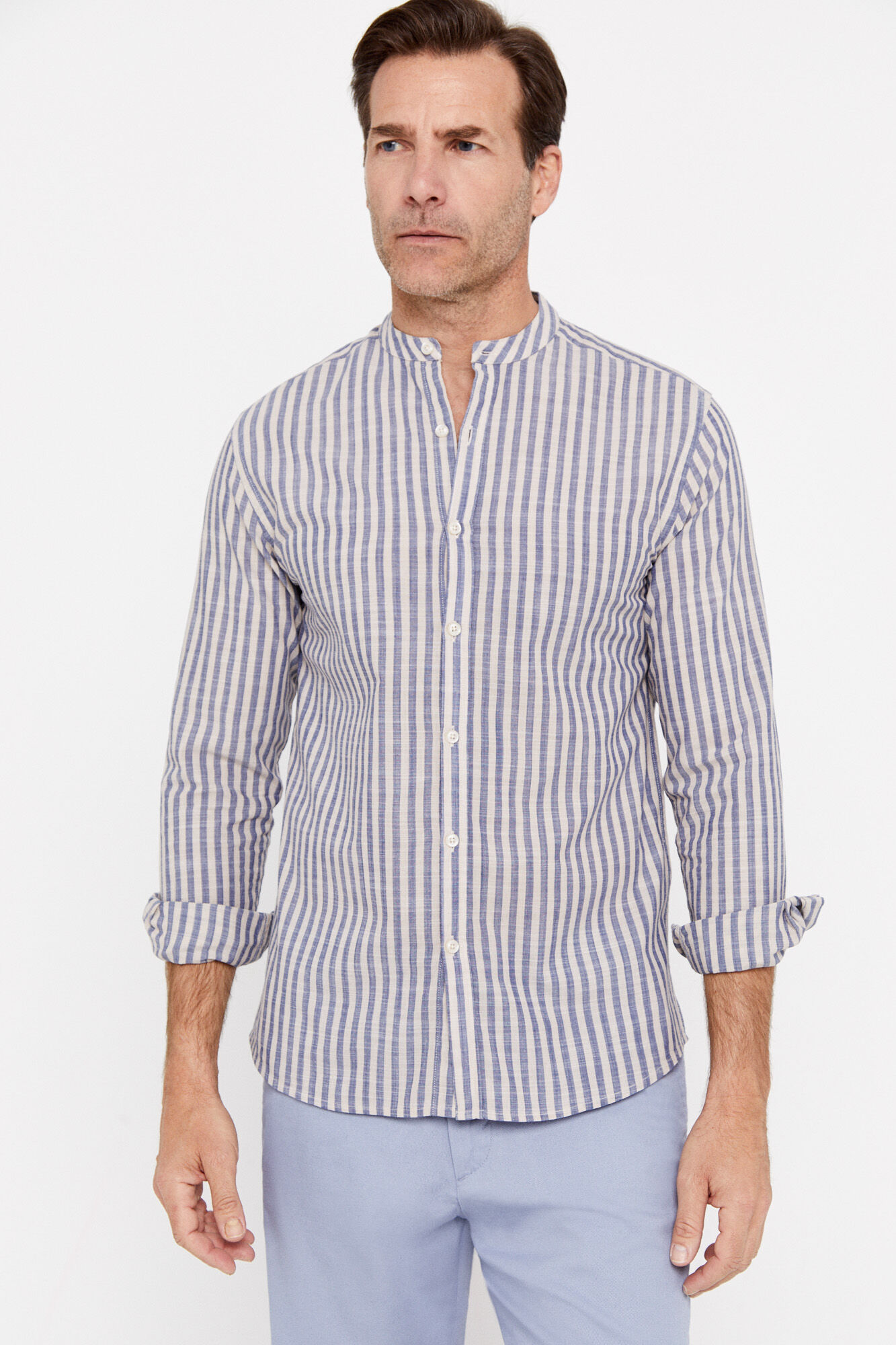 Camisa listrada em malha texturizada com gola mandarim - Azul marinho