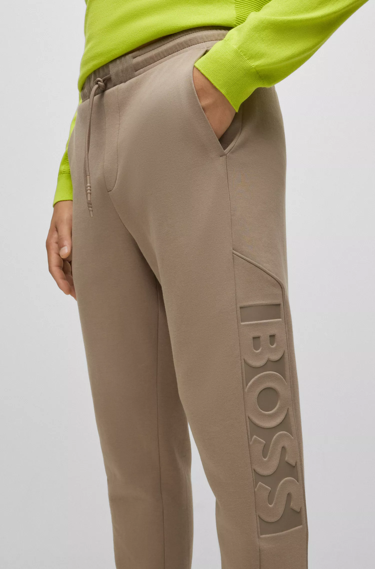 Calça de fato de treino BOSS verde em mistura de algodão com logótipo em relevo