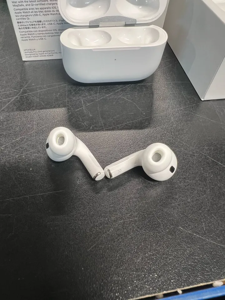 [OUTLET] - Apple | AirPods Pro - 2. Generation (2023) - Trådløse øretelefoner med mik. - aktiv støjdæmpning - hvid | Magsafe Charging Case (USB-C)