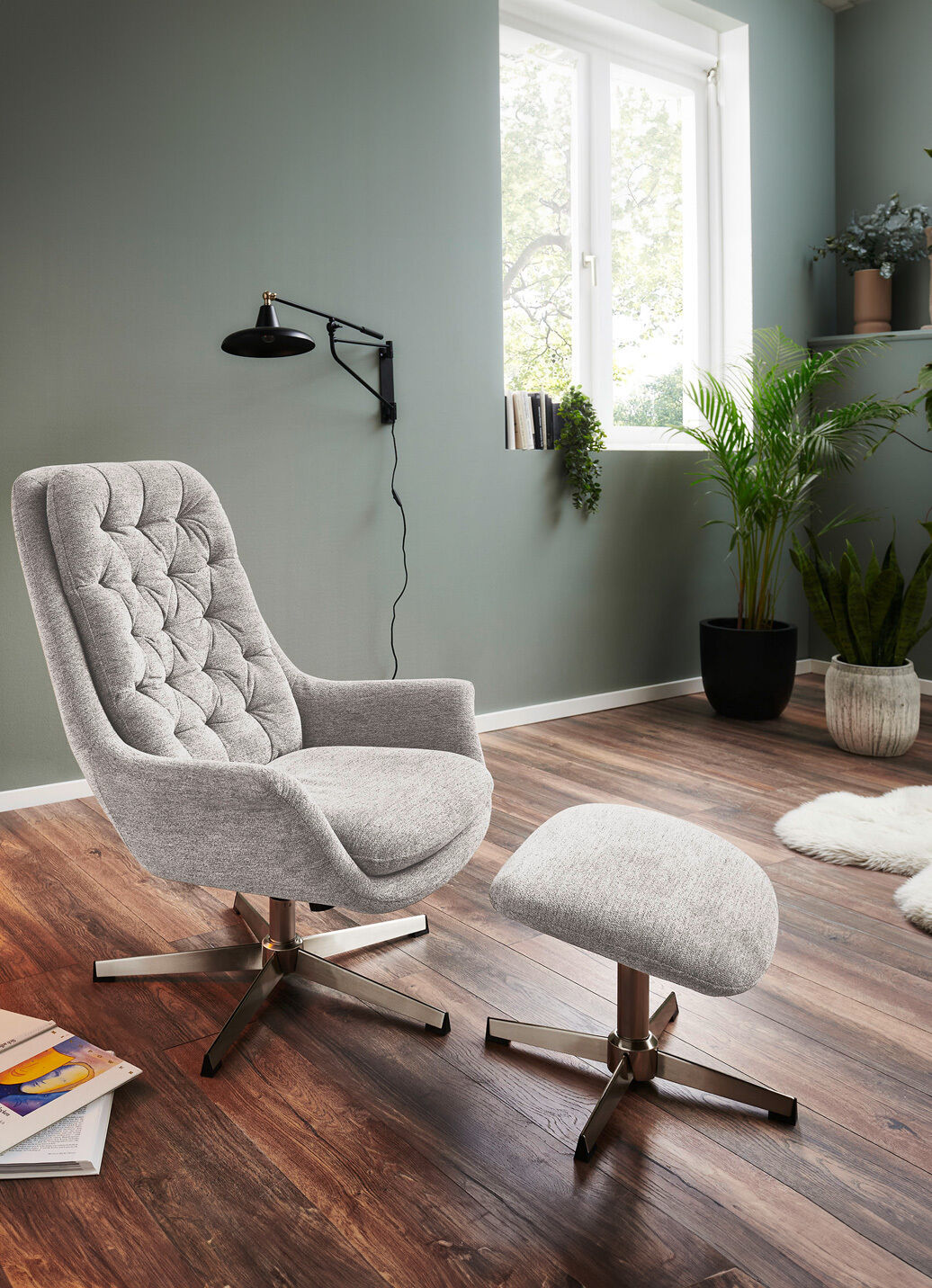 Bequemer Relax-Sessel mit Hocker