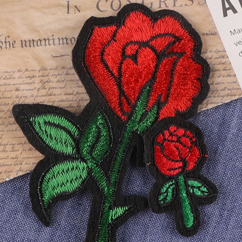 Embroidery Kingdom - Geborduurde applicatie met roos (verschillende ontwerpen)