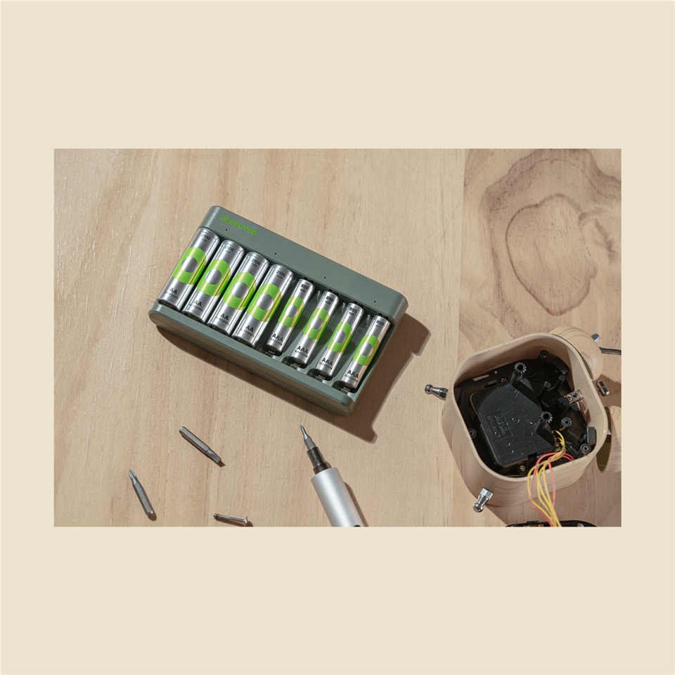 GP - ReCyko Econ Battery Charger, E821 (USB), incl. 4 x AA 2100 mAh + 4 x AAA 850 mAh Batteries