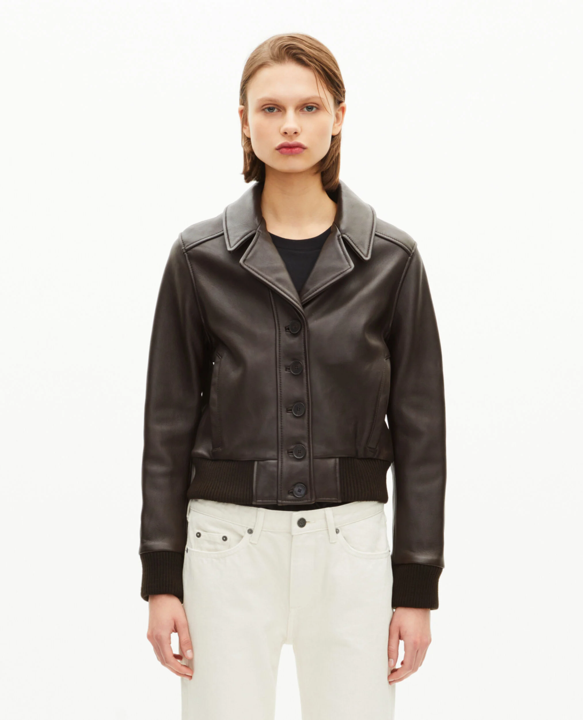 Blouson court en cuir marron