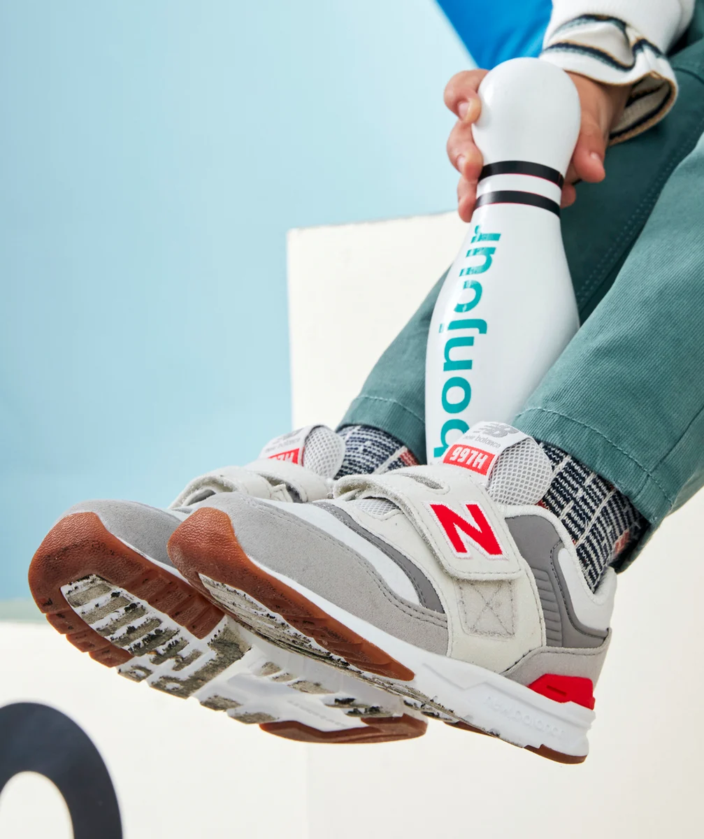 NEW BALANCELES BASKETS 997H GRISES ET ROUGES