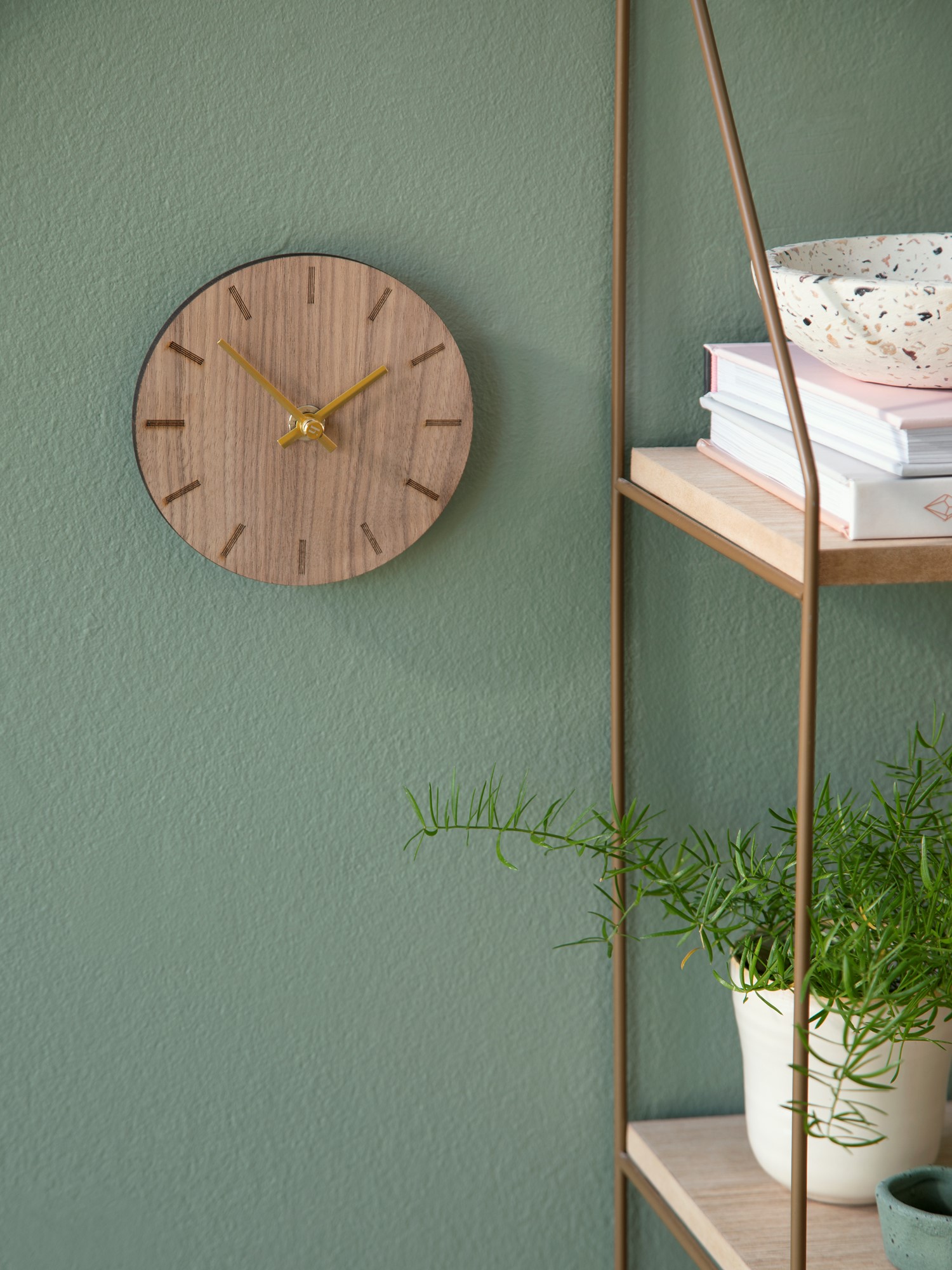 Vægur Walnut Ø12 | Valnøddefiner. Ø12. | Dark Wood | Hemverk