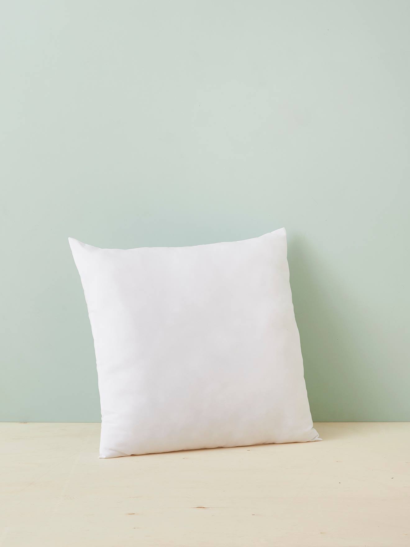 Travesseiro confortável, firme e antiácaro com tratamento Bi-ome®, branco claro, liso.