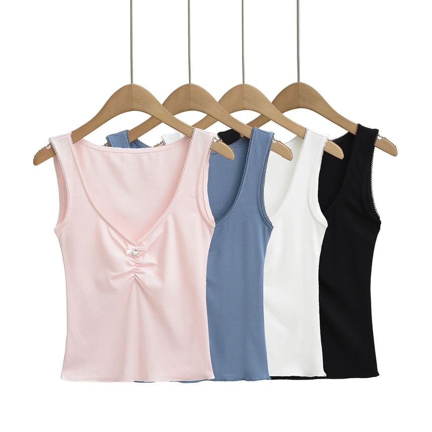 Asiris - Tanktop met V-hals en geplooide kanten rand