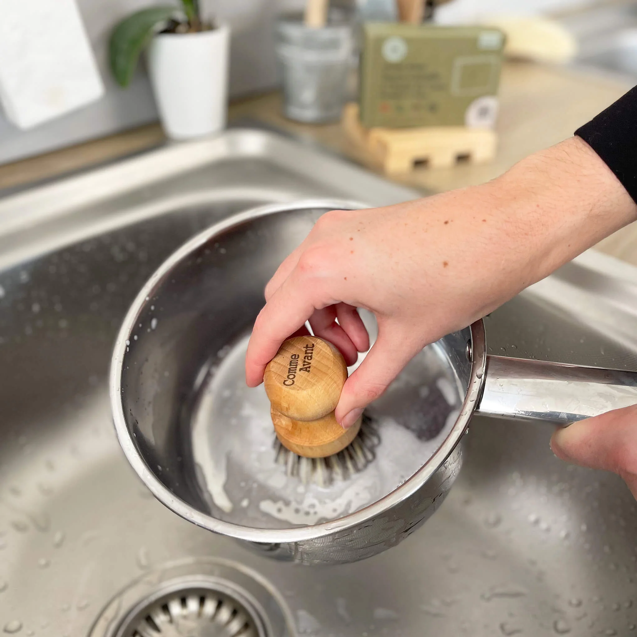 Brosse à casserole en bois de hêtre
