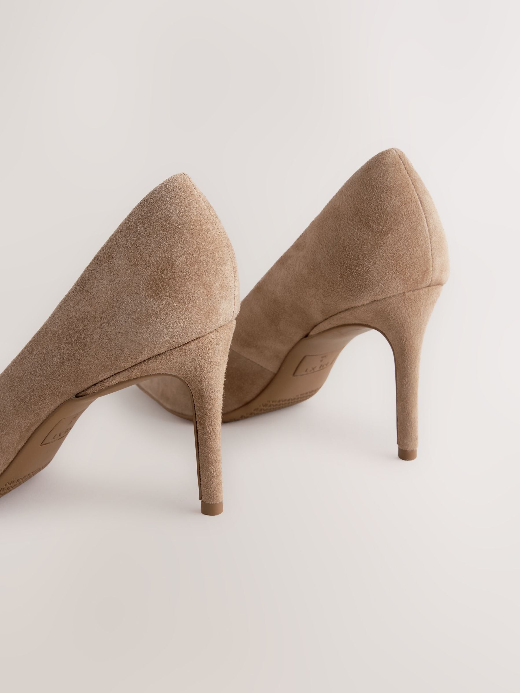 Kameelkleurig suède - Leren mid-court pumps
