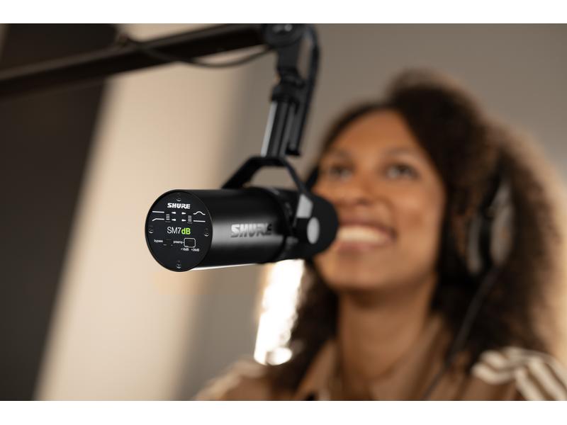 Shure Mikrofon SM7DB Dynamisches Mikrofon mit Preamp und legendärem Klang