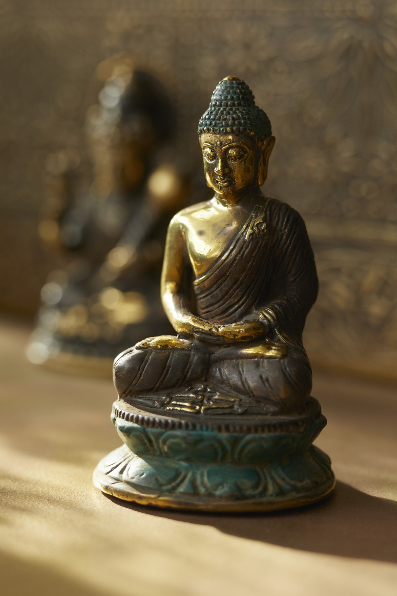 Bronze-Skulptur 'Buddha sitzend', H 12 cm, Ø 7 cm von fischer's lagerhaus