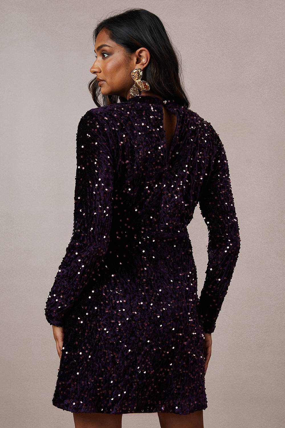 Oasis Robe Mini en Velours à Sequins avec Décolleté Goutte d'Eau