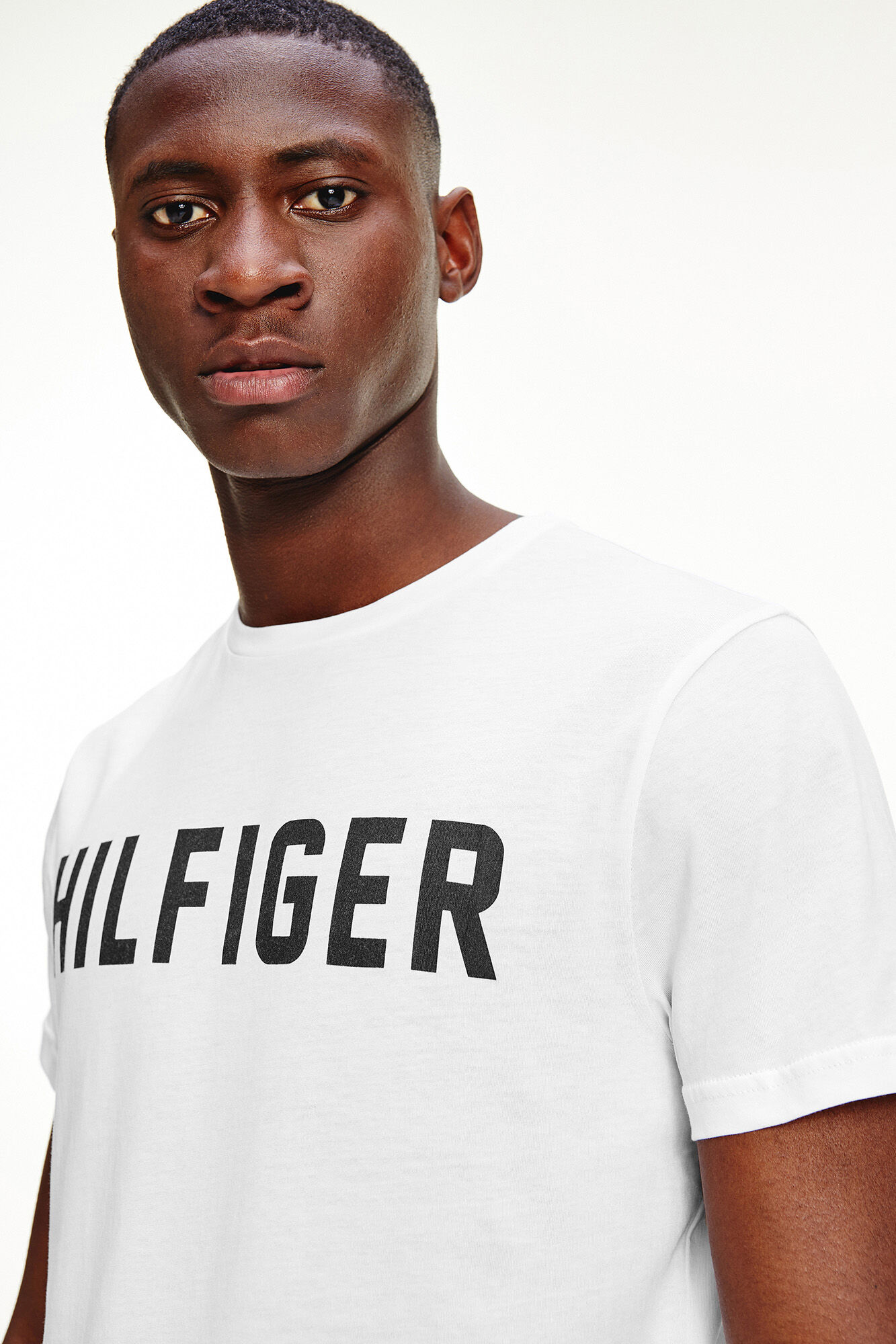 Camiseta branca de manga curta
