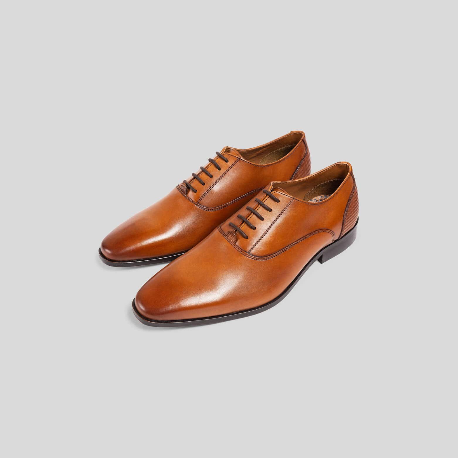 Chaussures de costume en cuir Camel