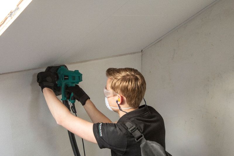 VONROC Wand-/Plafondschuurmachine – 750W – Ø180MM – Plafond & Muur – Incl. Slan