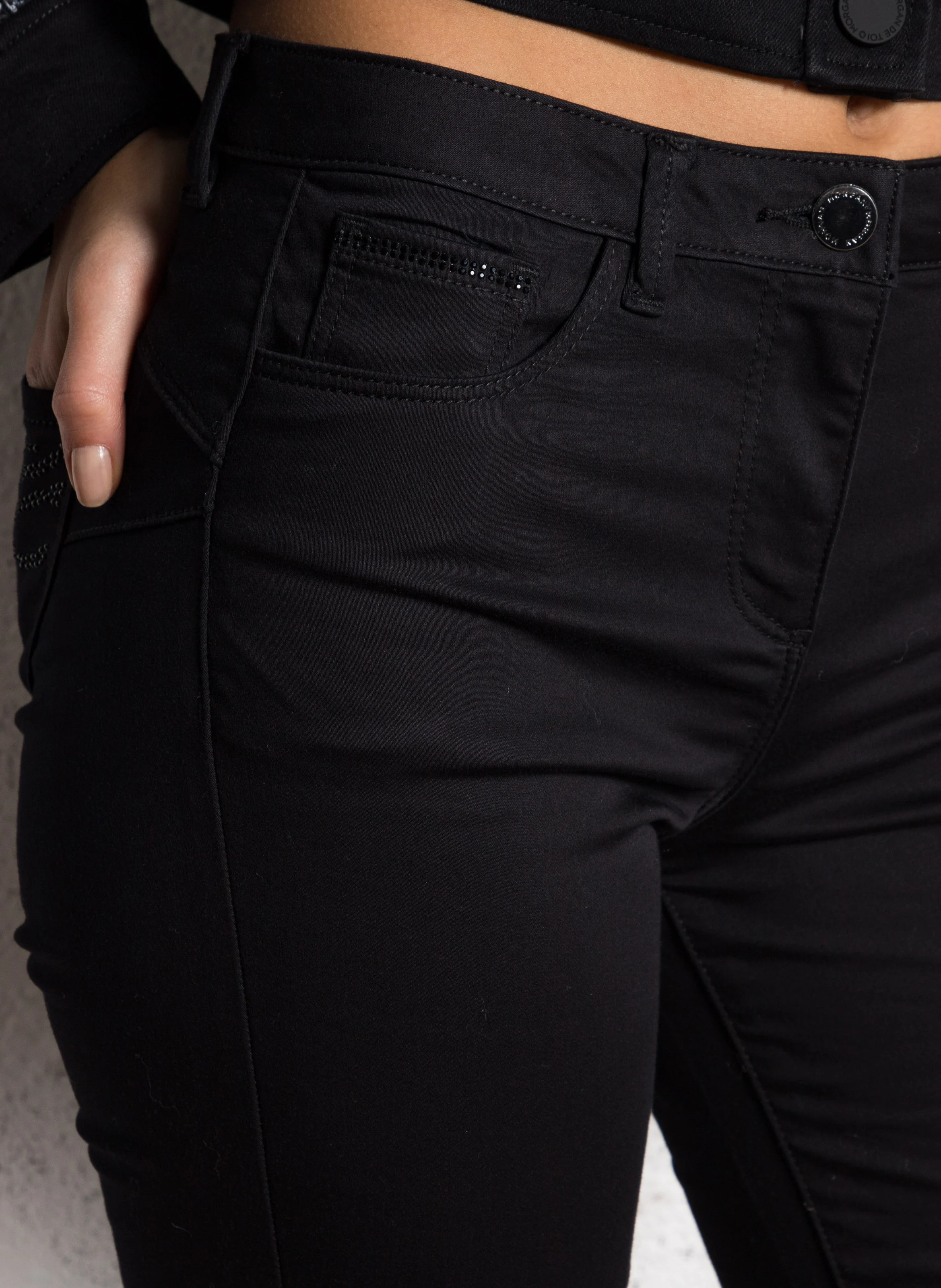 PZERI - Jean skinny à détails strass | Noir