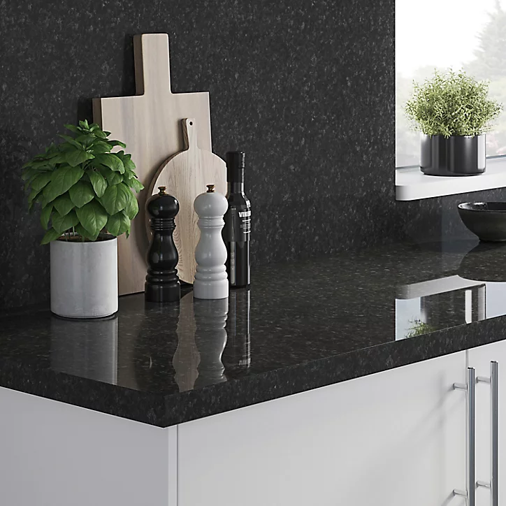 Crédence de cuisine aspect granit noir GoodHome Kabsa l. 300 cm x H. 60 cm x Ep. 8 mm