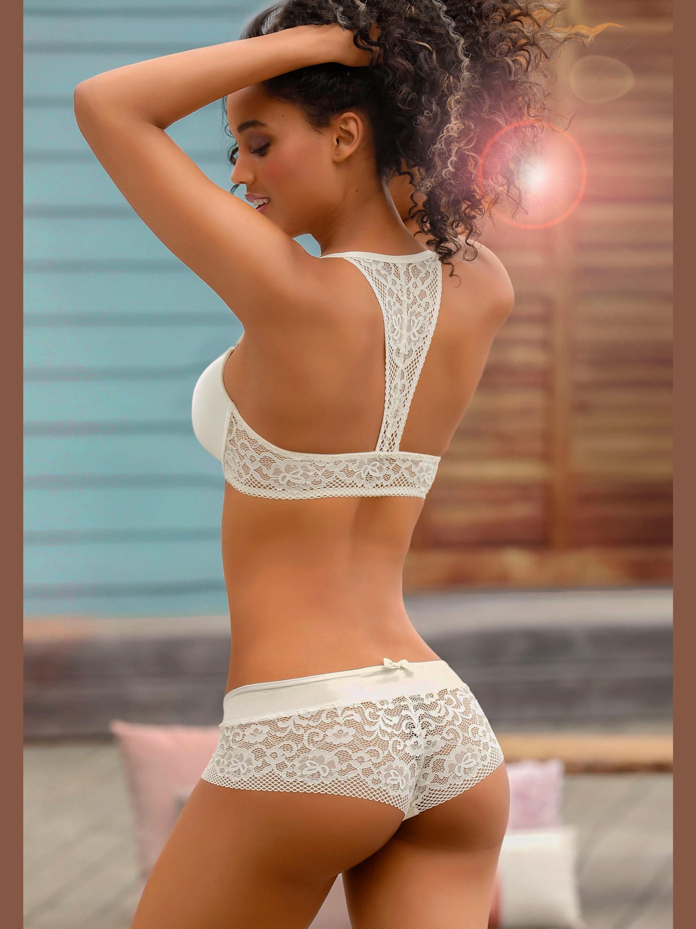 Panty féminin en dentelle aspect résille