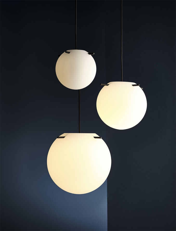Frandsen Koi Pendant Ø19 EU Opal white/black sticks