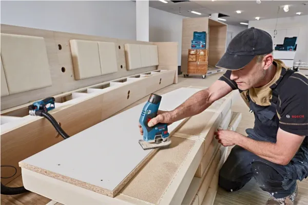Bosch AKKUKANTFRÆSER GKF 12V-8 SOLO L-BOXX - Uden batteri og lader