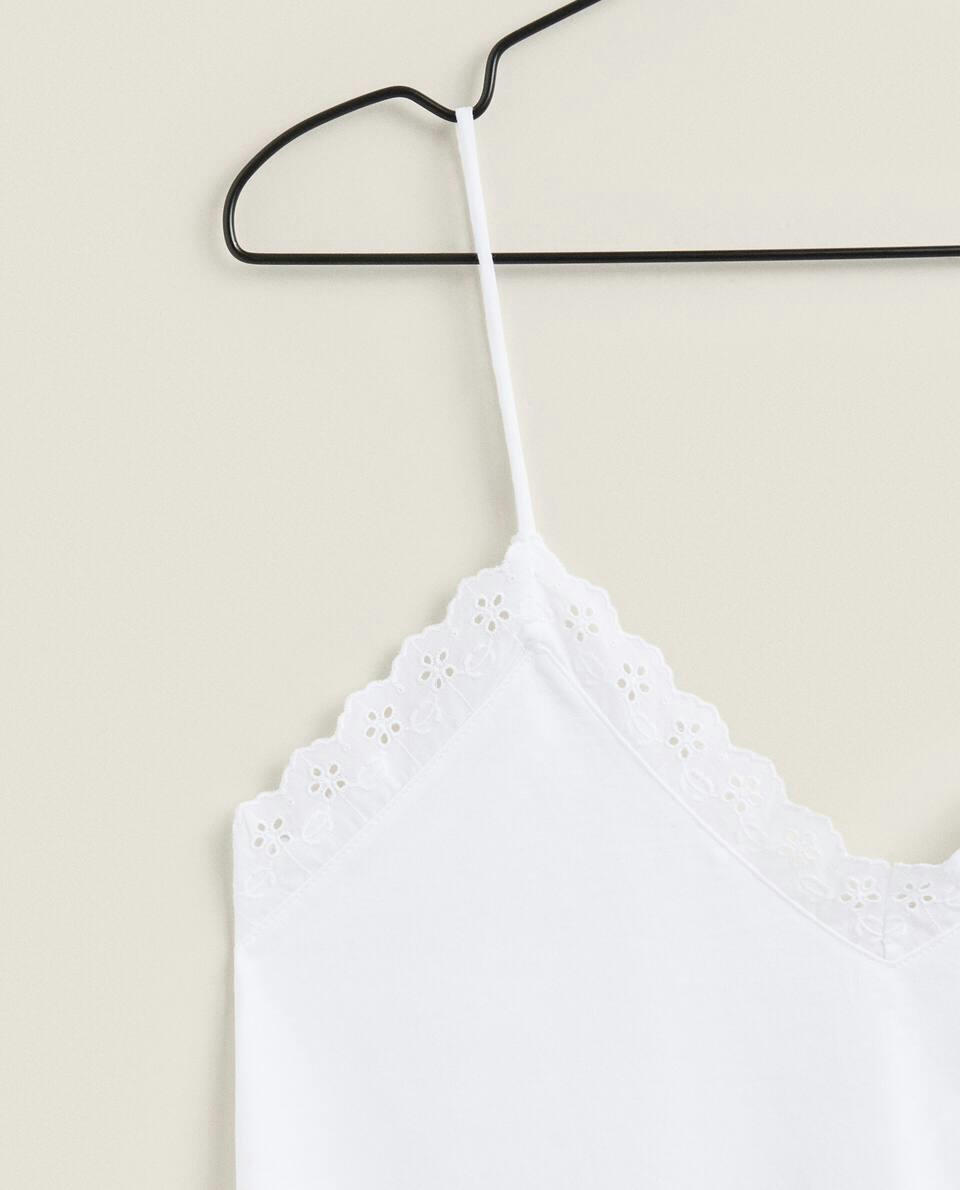 BLUSA COM DETALHES EM RENDA